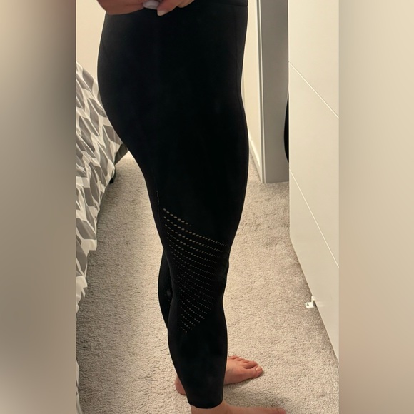 Lululemon compression leggings - size 6 - Picture 6 of 6